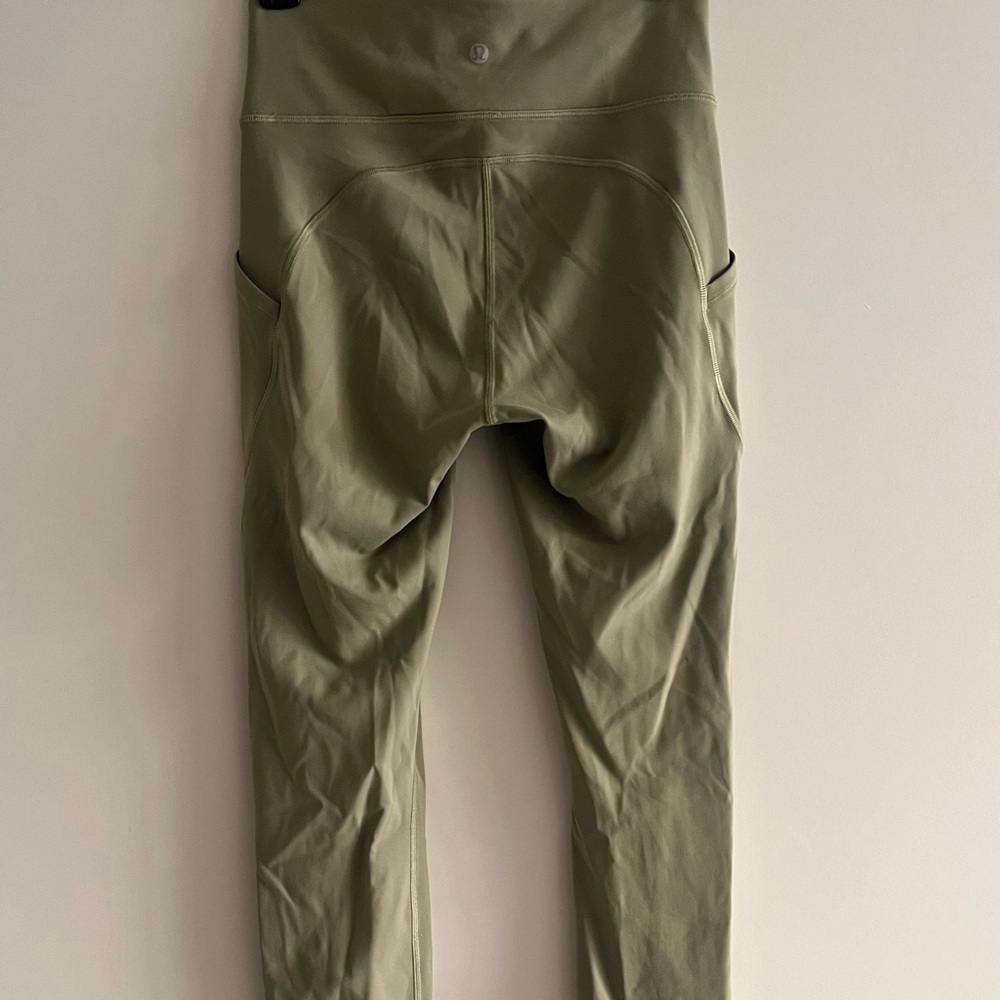 LULU LEMON LEGGINGS SIZE 6 in fantastic condition